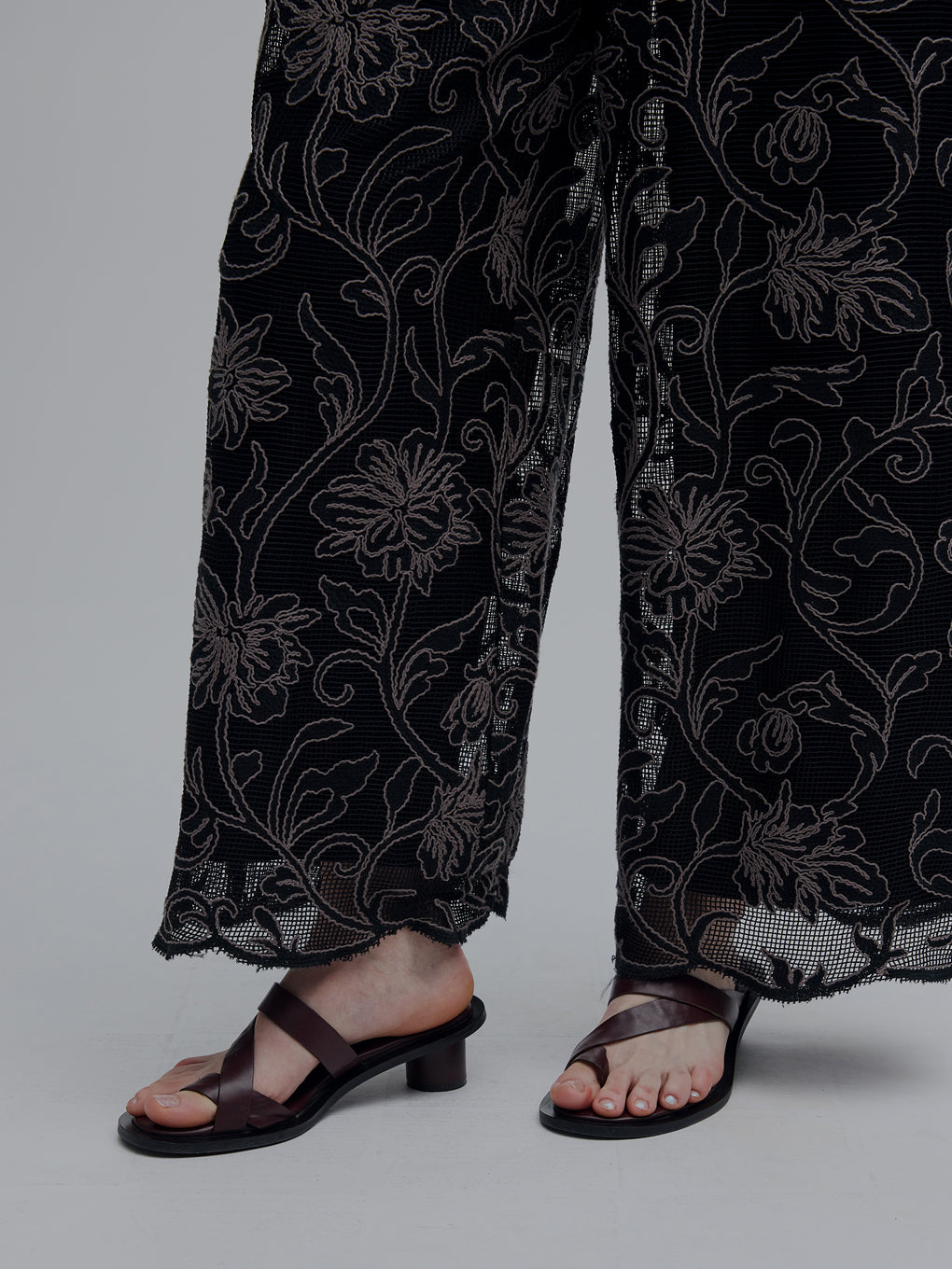 MEDI CROSS STRAP THONG SANDALS