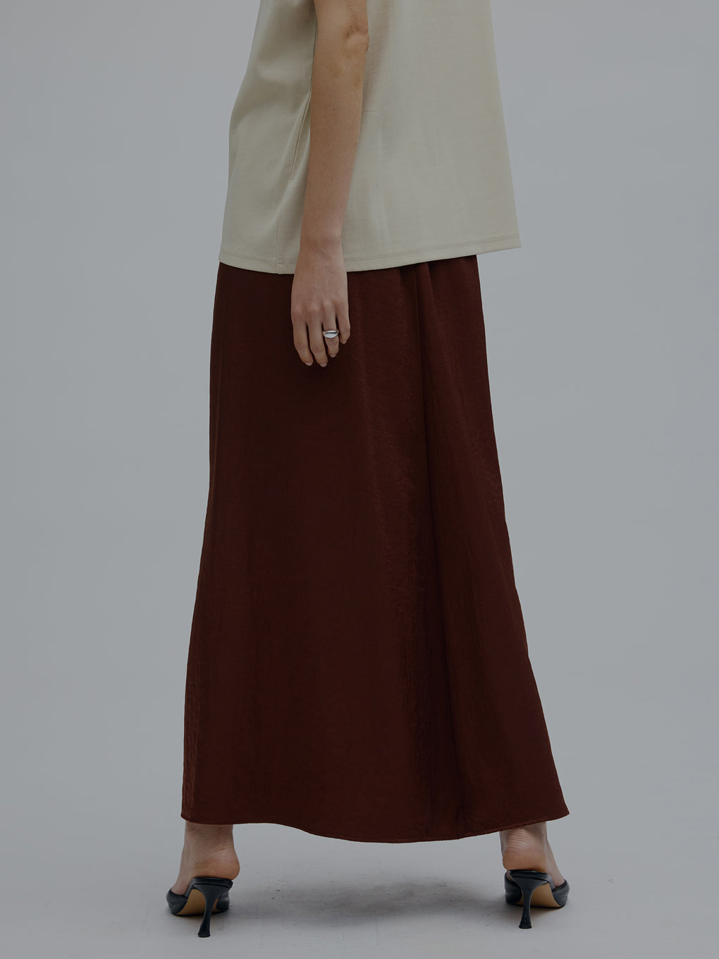 MEDI SILKY GLOW FLARE SKIRT