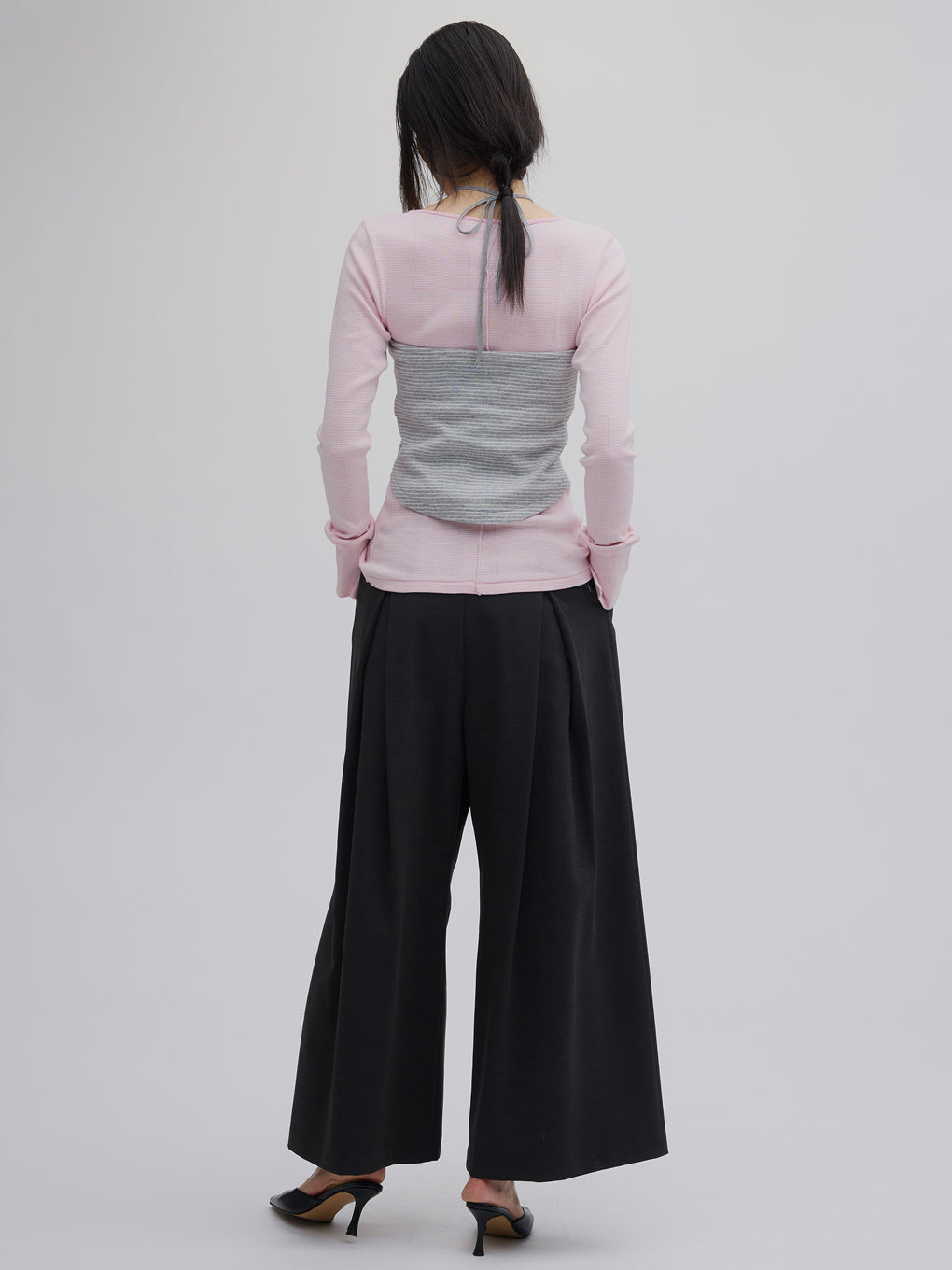 DRY TWILL ASYMMETRY TUCK PANTS