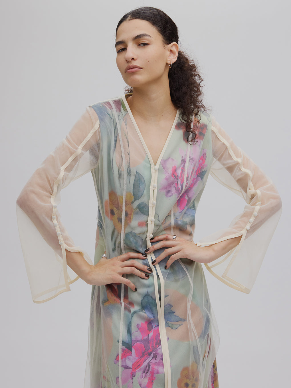 UND GRACE CHIFFON VEIL DRESS