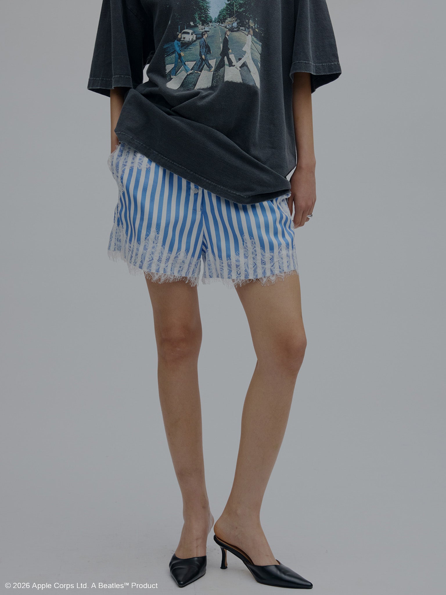 MEDI LACE DOCKING PATTERN SHORTS