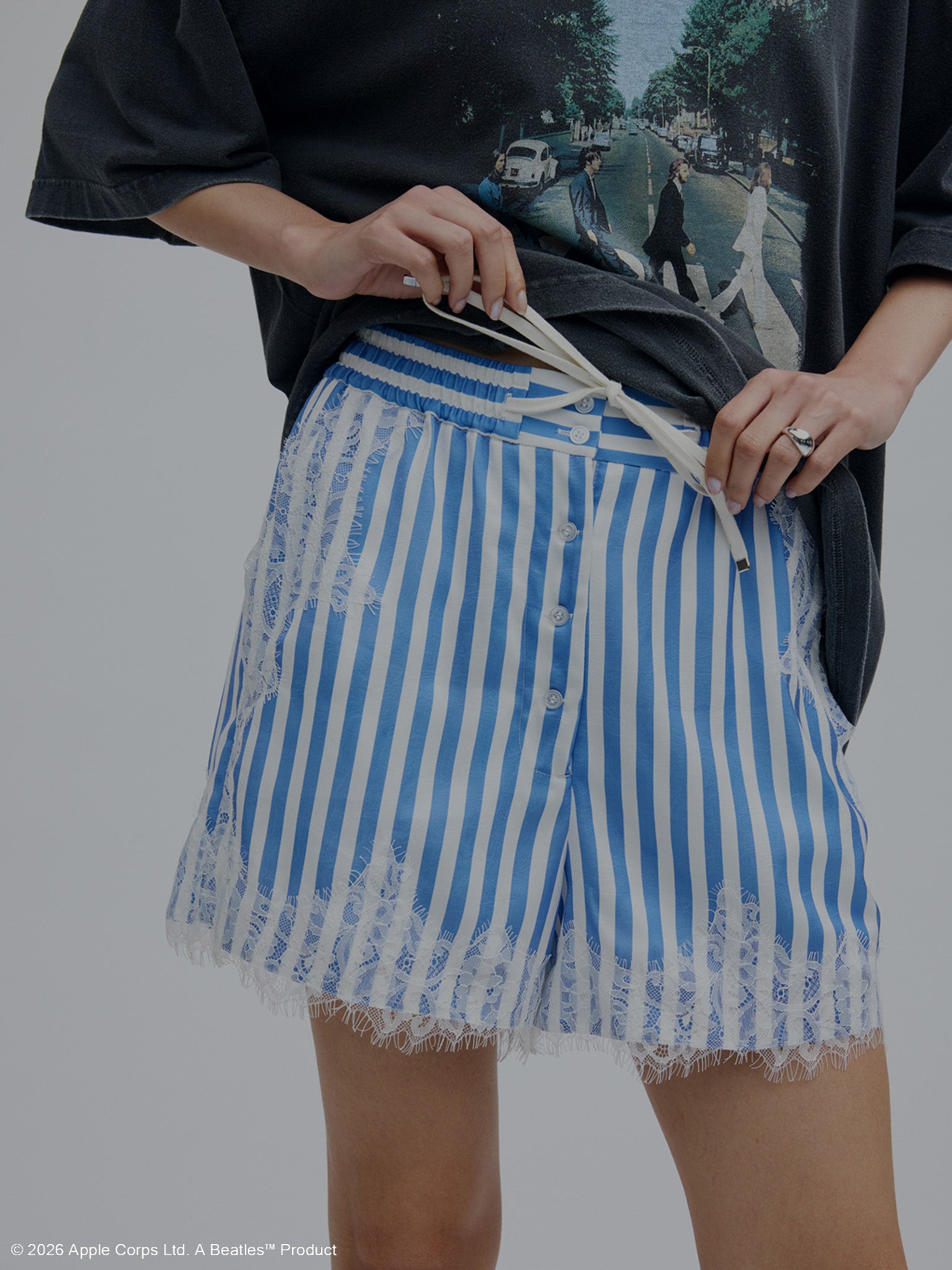 MEDI LACE DOCKING PATTERN SHORTS
