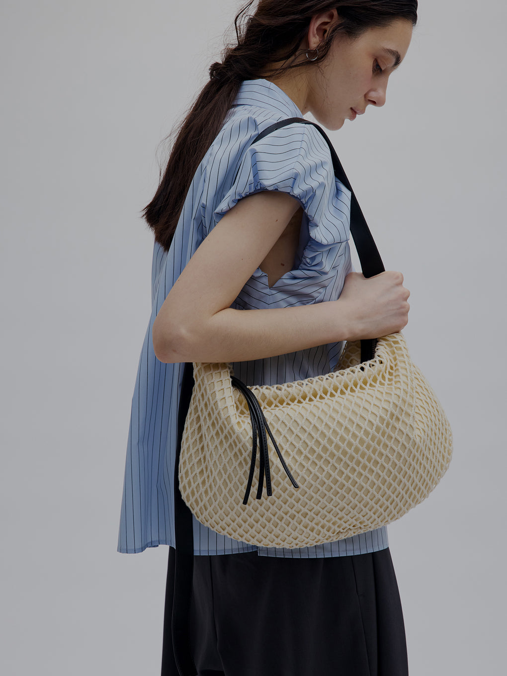 MEDI MESH ROUND SHOULDER BAG