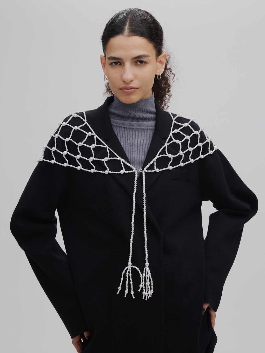 UND TRIANGLE PEARL SCARF