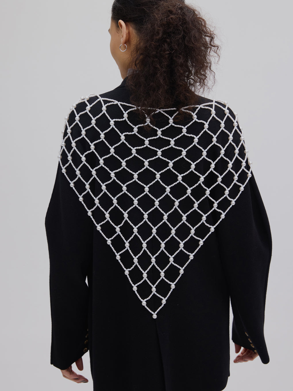 UND TRIANGLE PEARL SCARF