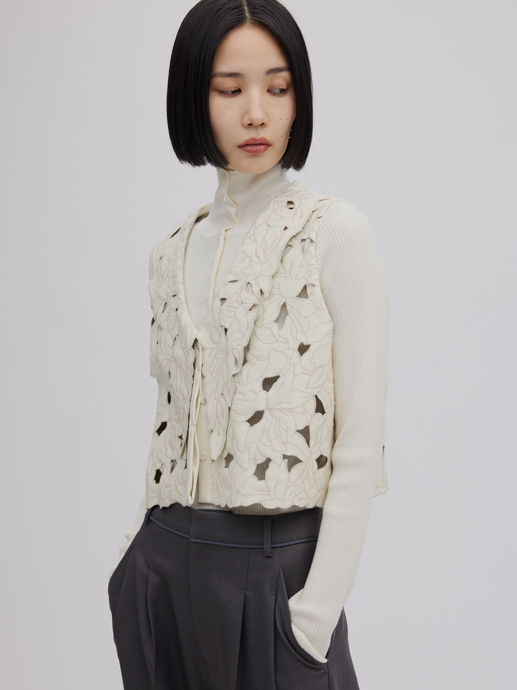 UND HIGH NECK BUTTON KNIT TOP