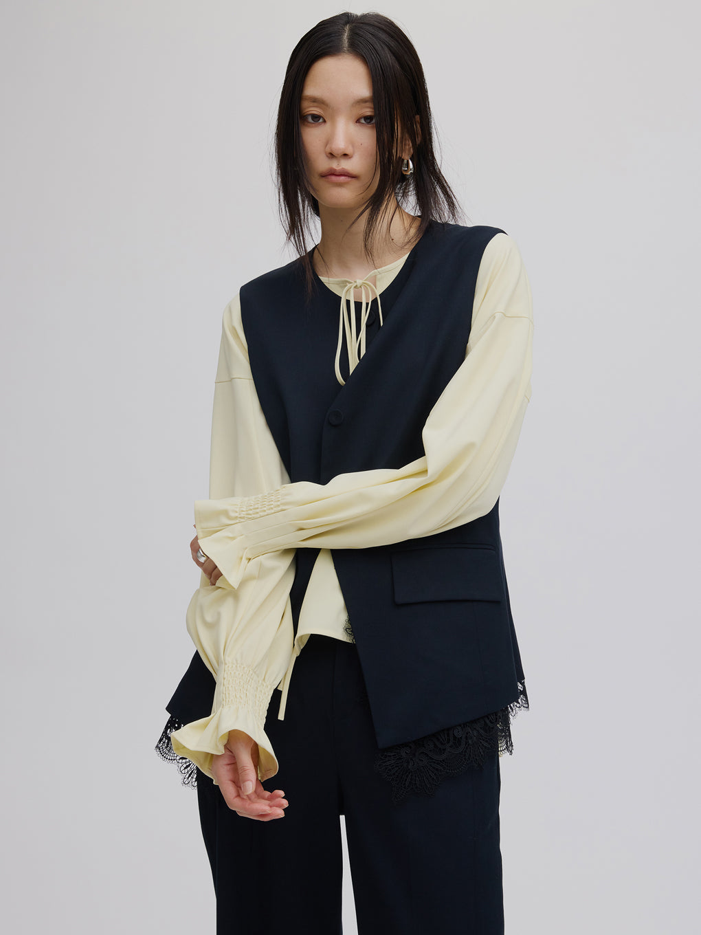 NECK RIBBON ARRANGE BLOUSE