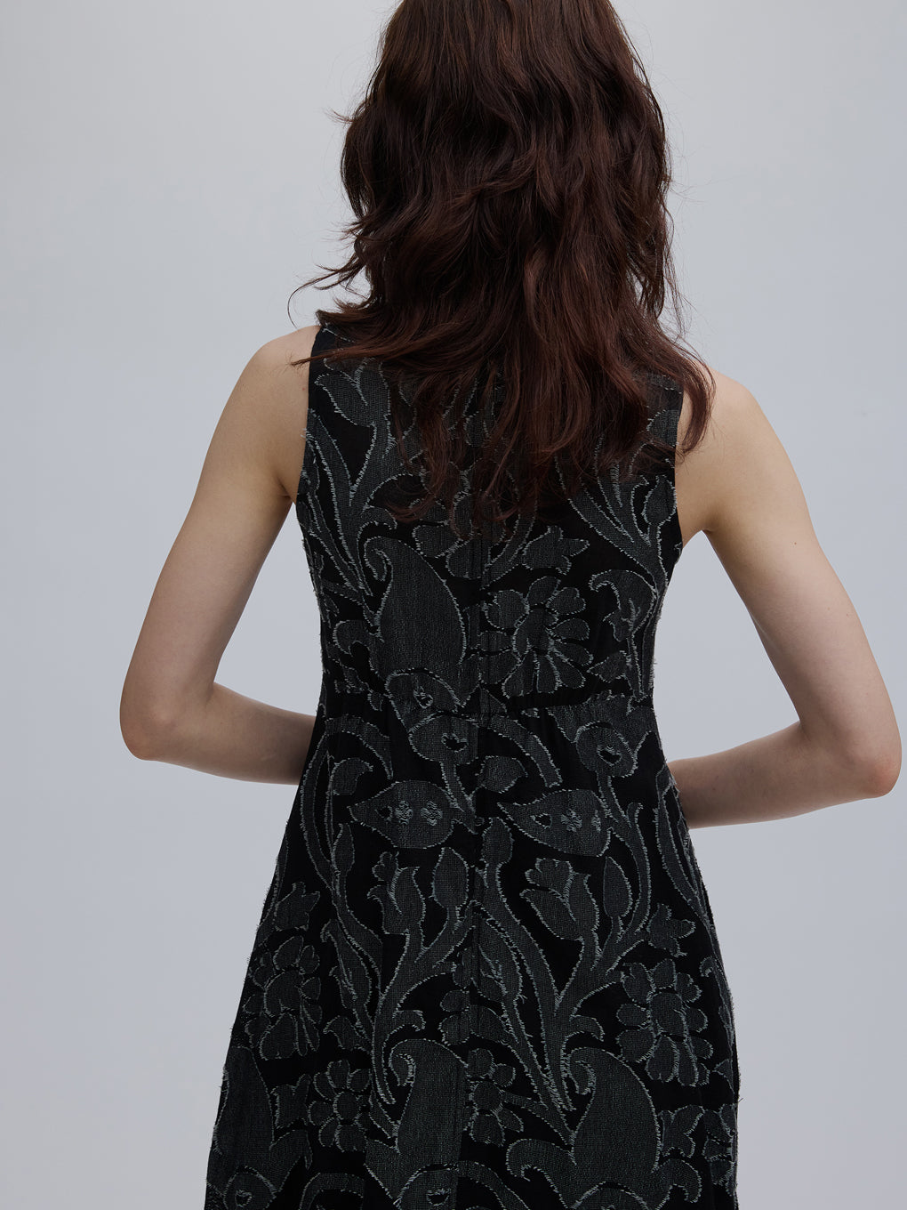 MEDI KITTY V NECK DRESS