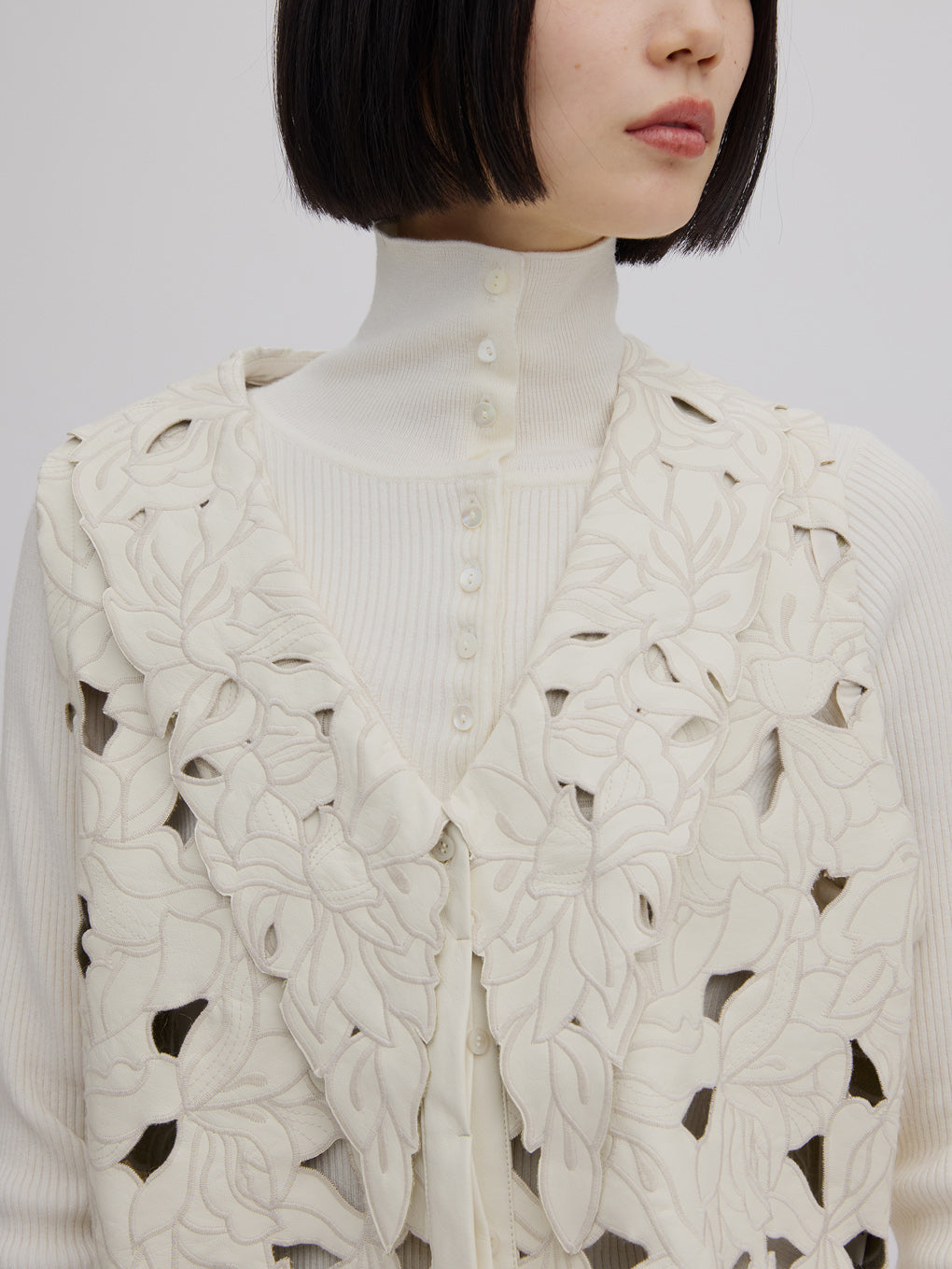 UND LACE CUTWORK VEST TOP