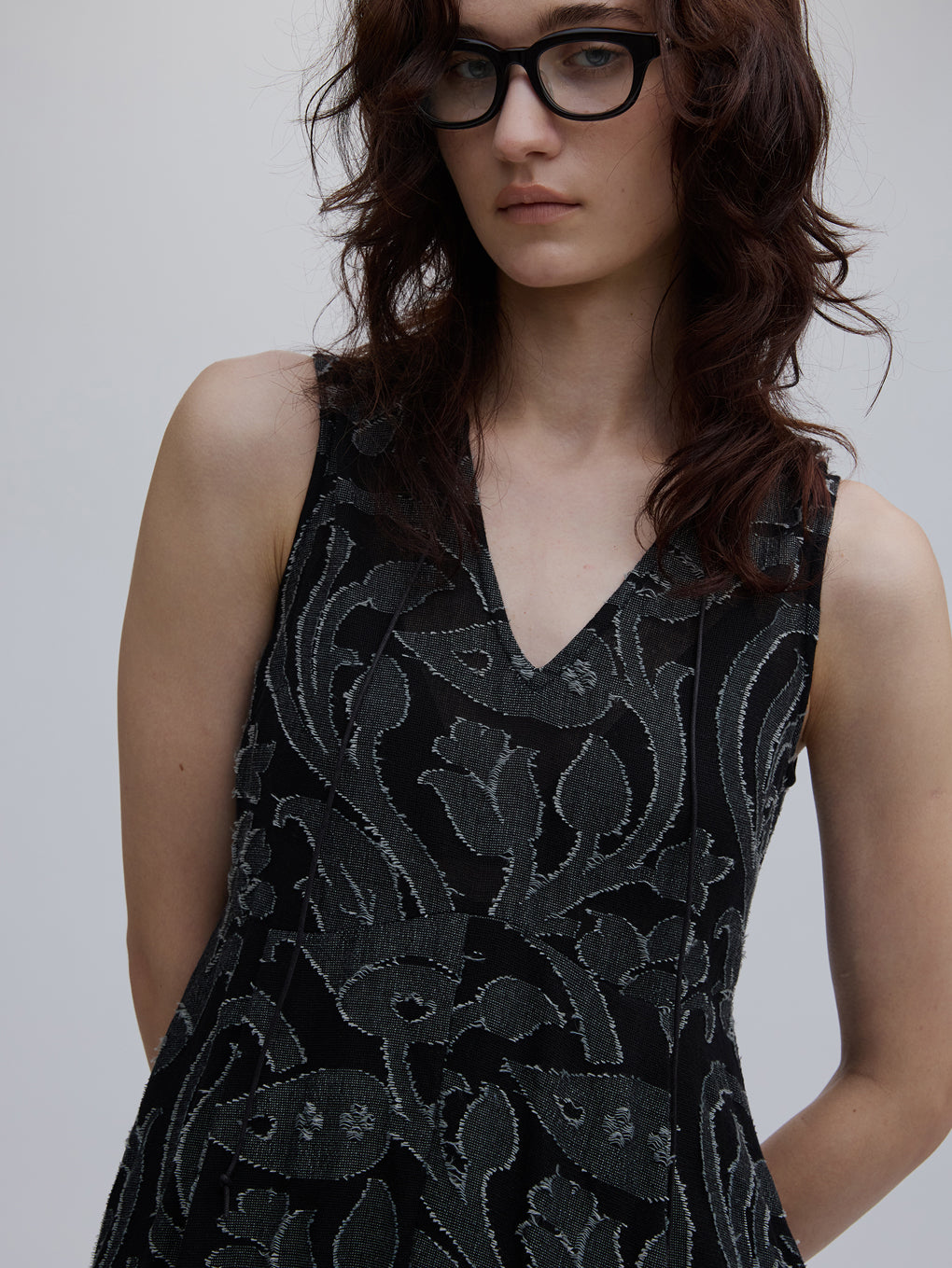 MEDI KITTY V NECK DRESS