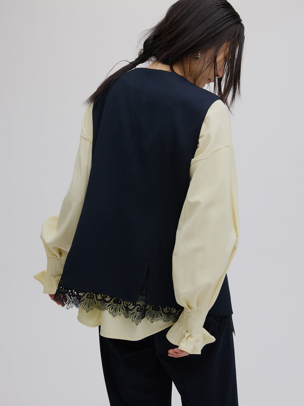 2WAY CREW NECK LACE TAKE OFF VEST