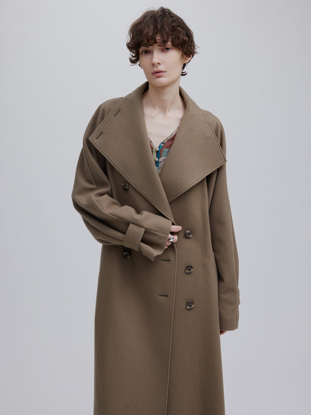 UND WOOL ASYMMETRY STAND COLLAR COAT