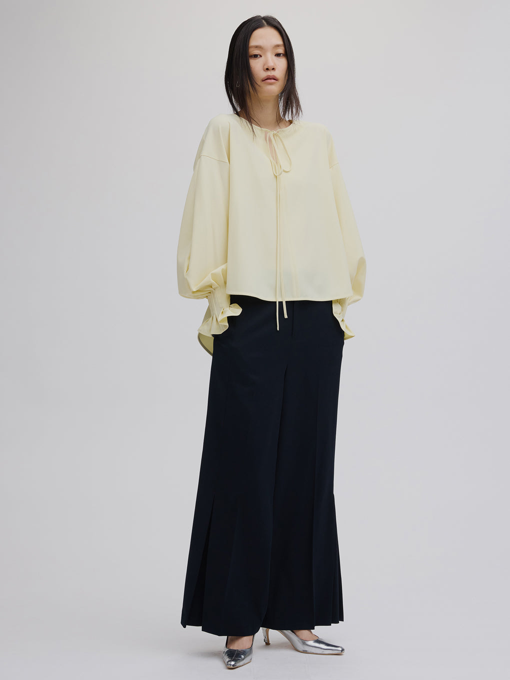 NECK RIBBON ARRANGE BLOUSE