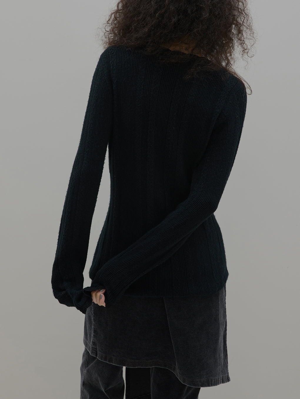 UND PIN TUCK LACE LIKE  KNIT TOP