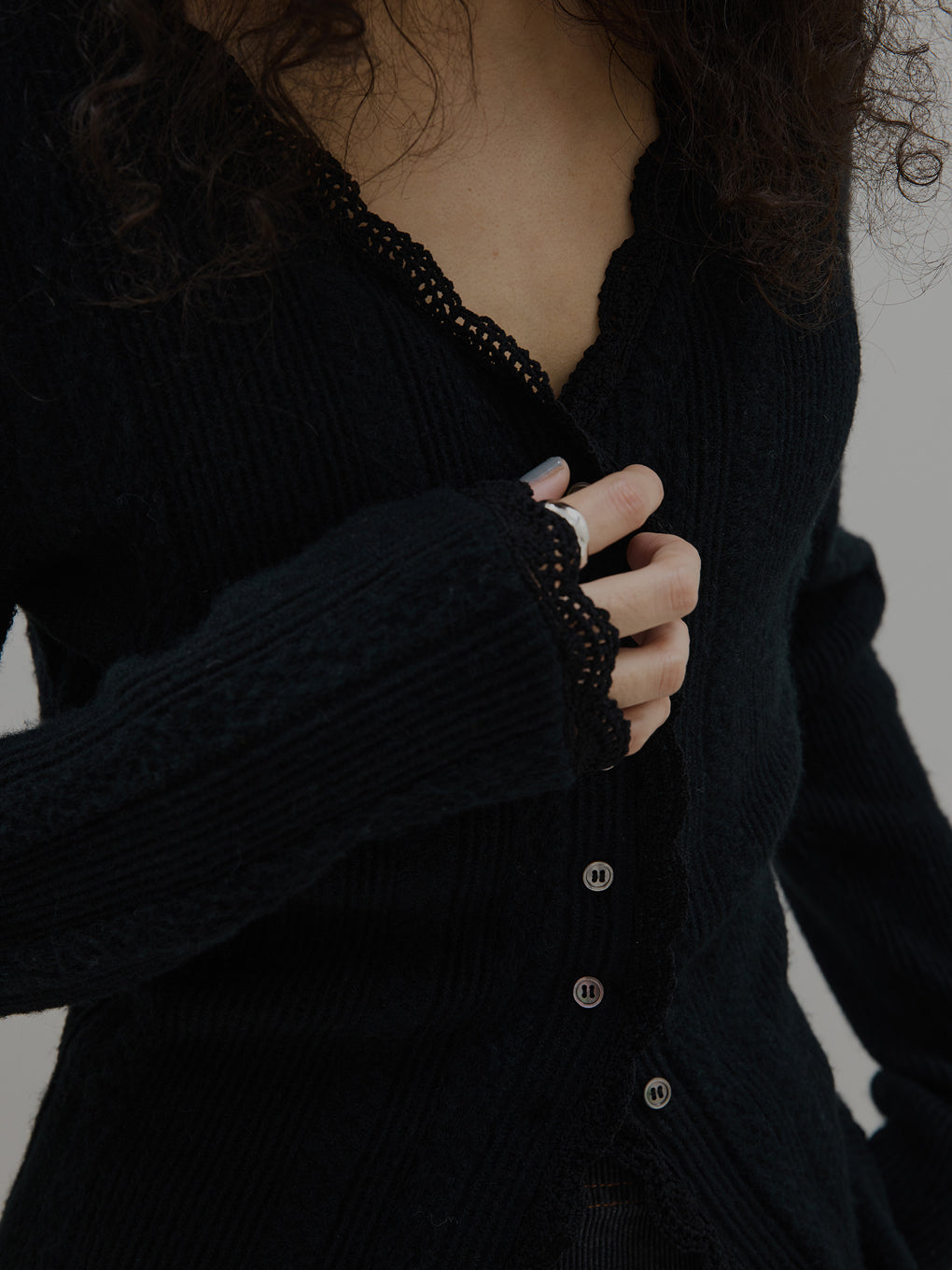 UND PIN TUCK LACE LIKE  KNIT TOP