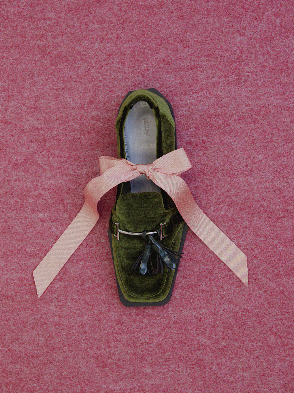 UND ANGULAR SOLE TASSEL LOAFER