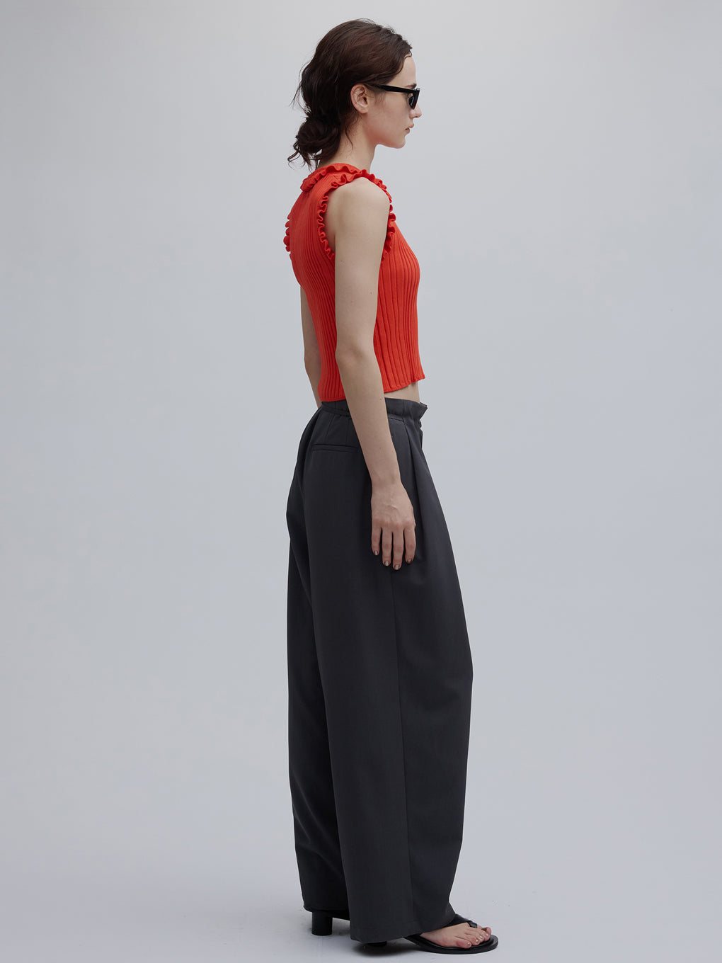 COMPACT FRILL COLLAR KNIT