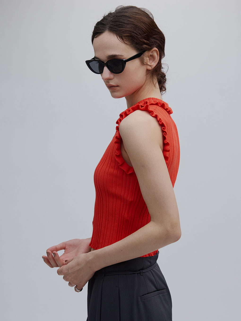 COMPACT FRILL COLLAR KNIT