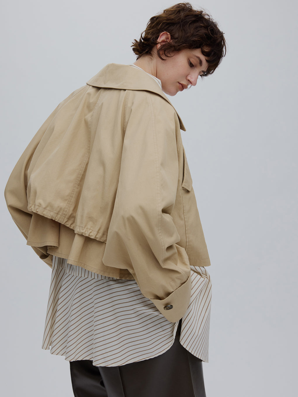 DRAWSTRING YOKE TRENCH SHORT COAT