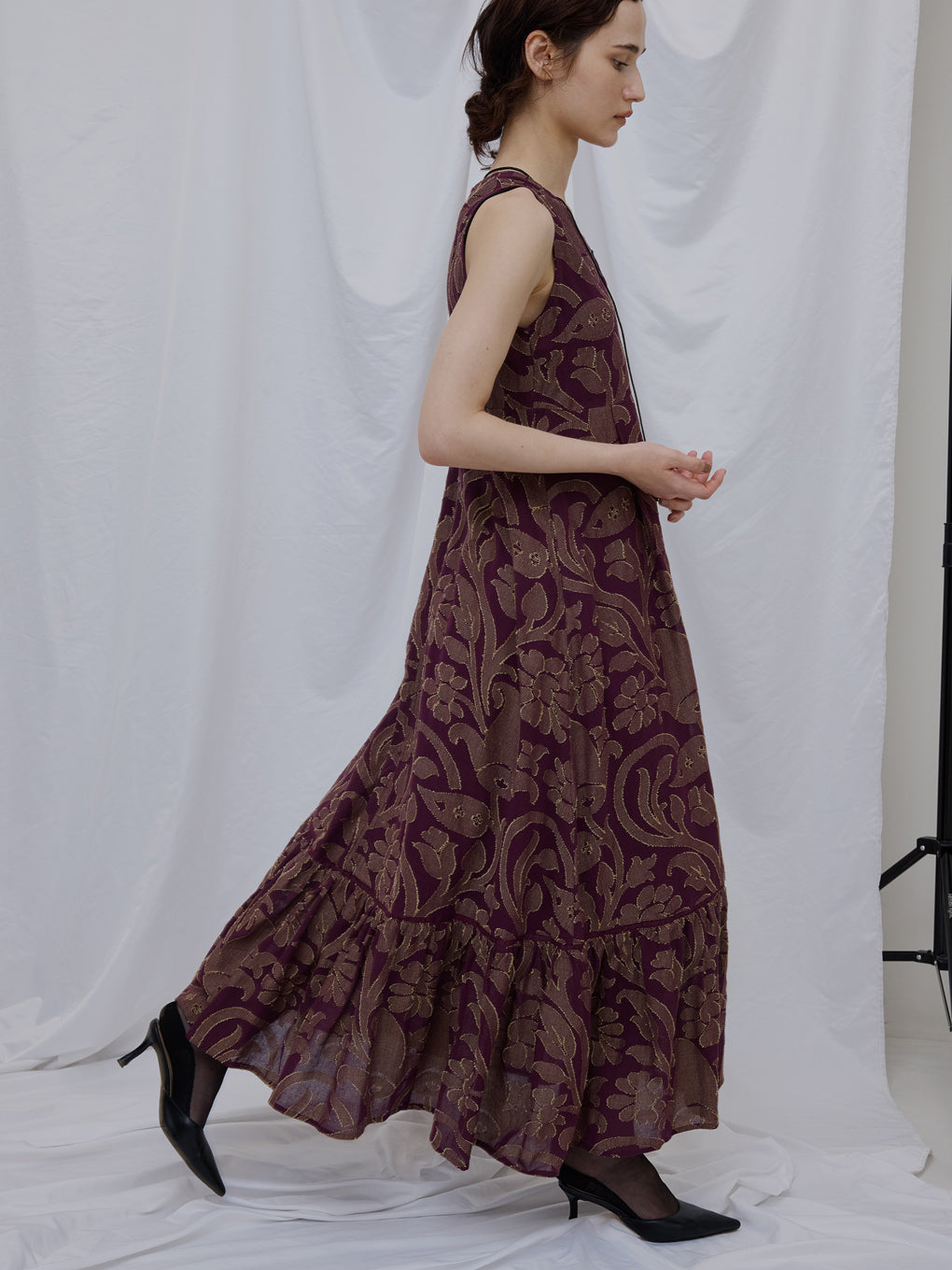 MEDI KITTY V NECK DRESS