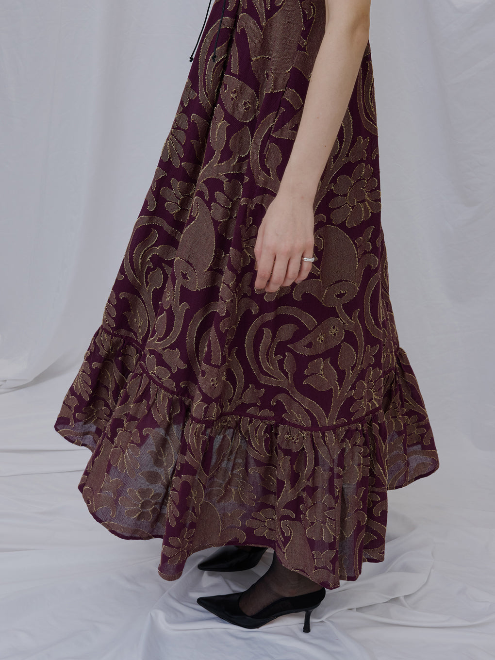 MEDI KITTY V NECK DRESS