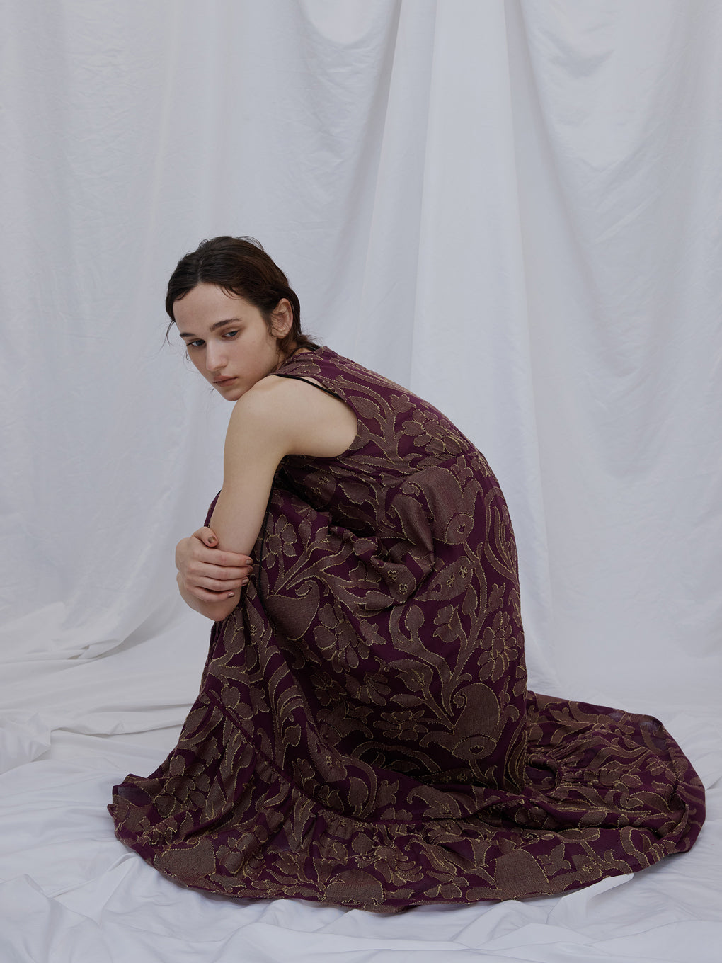 MEDI KITTY V NECK DRESS