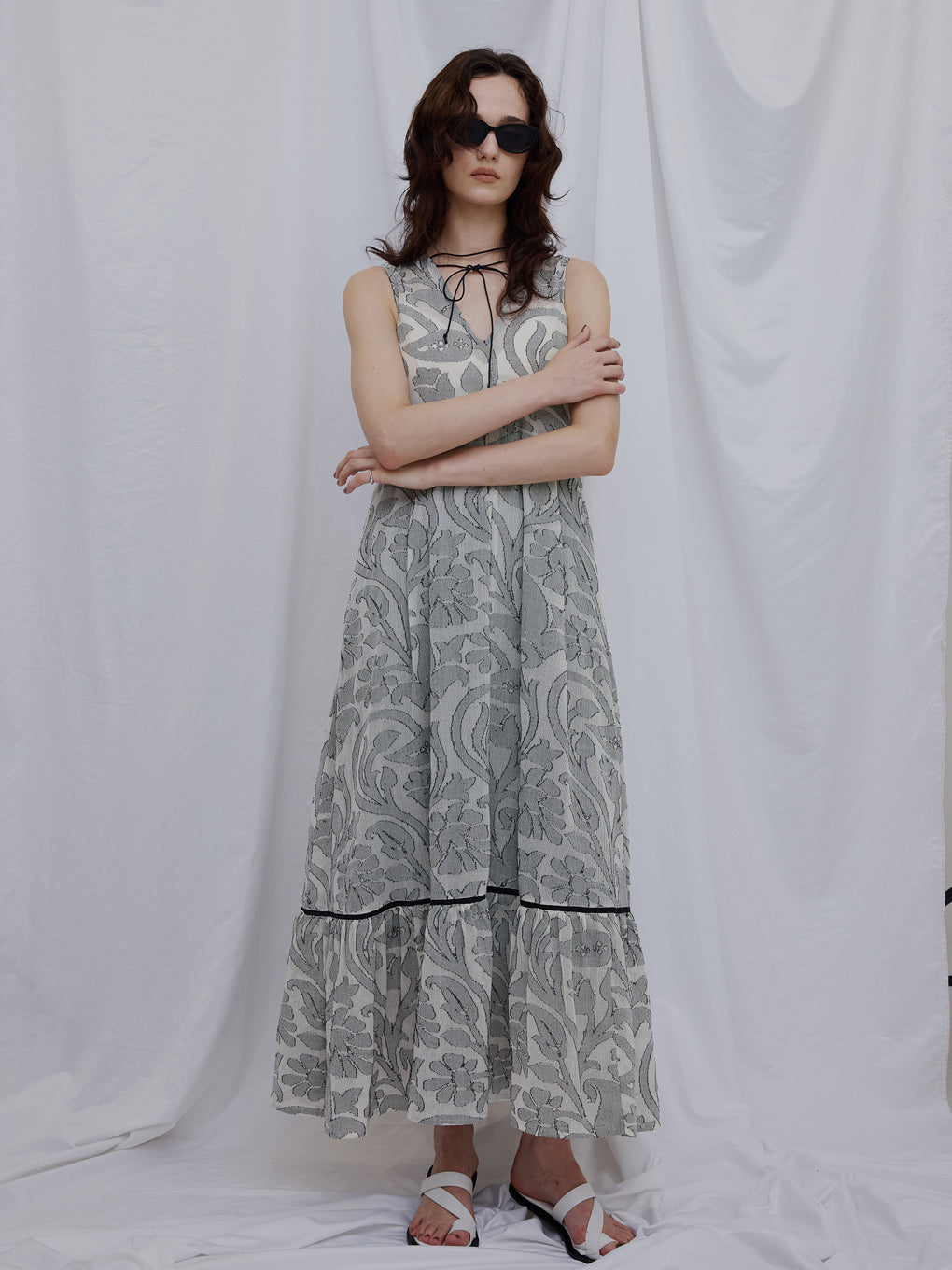 MEDI KITTY V NECK DRESS