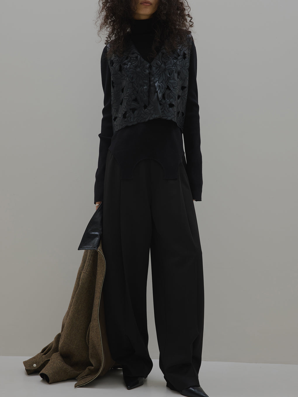 UND LACE CUTWORK VEST TOP