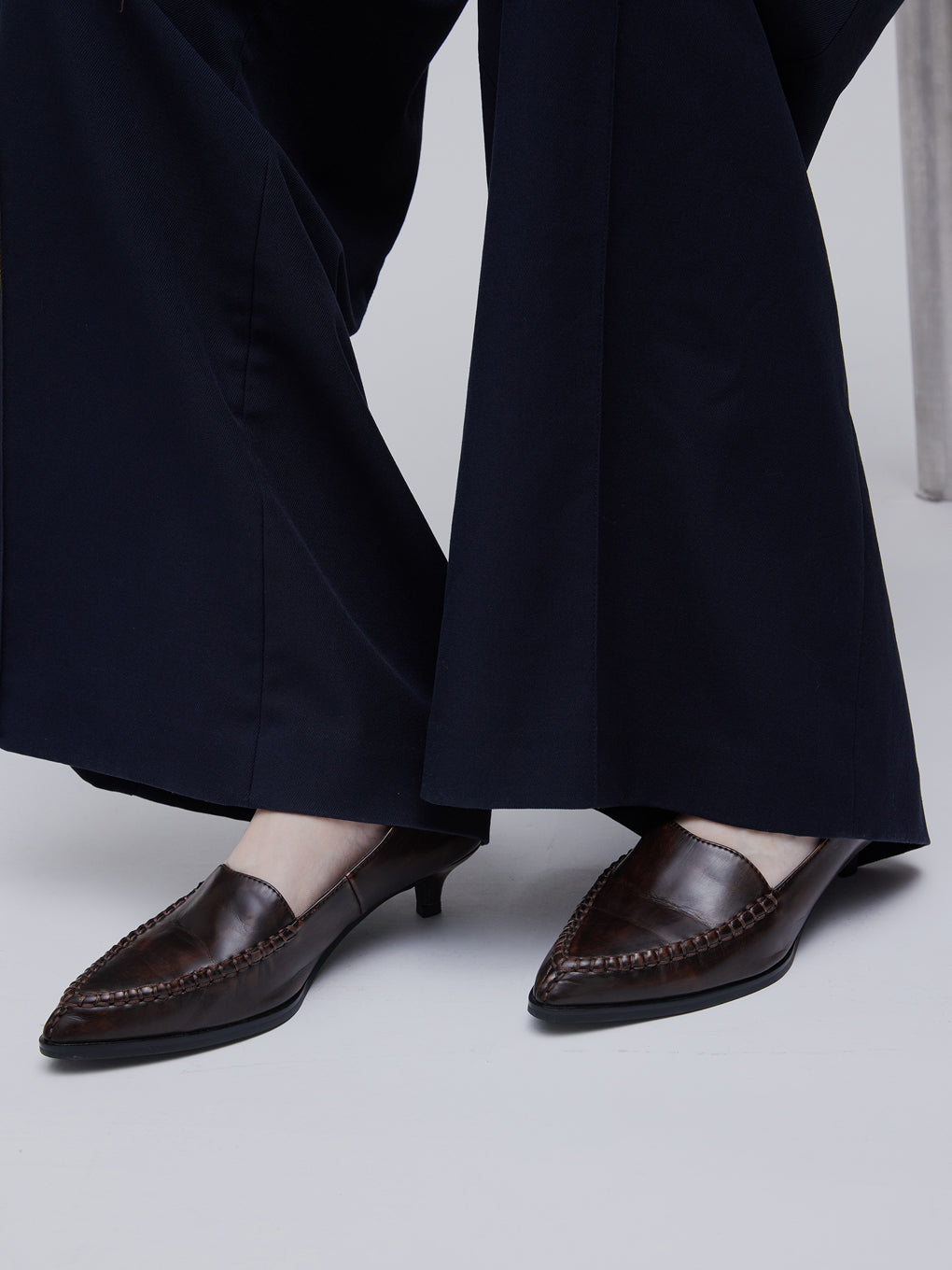 UND BLANKET STITCH LOAFER PUMPS