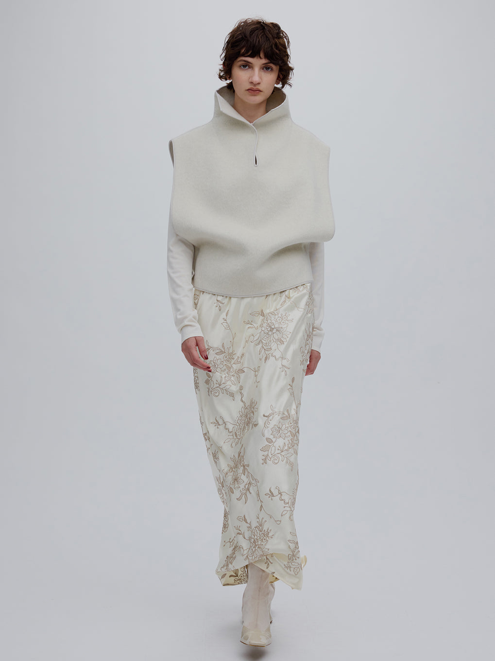 SEQUIN EMBROIDERY SATIN SKIRT