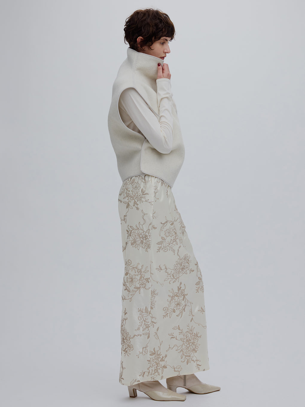 SEQUIN EMBROIDERY SATIN SKIRT