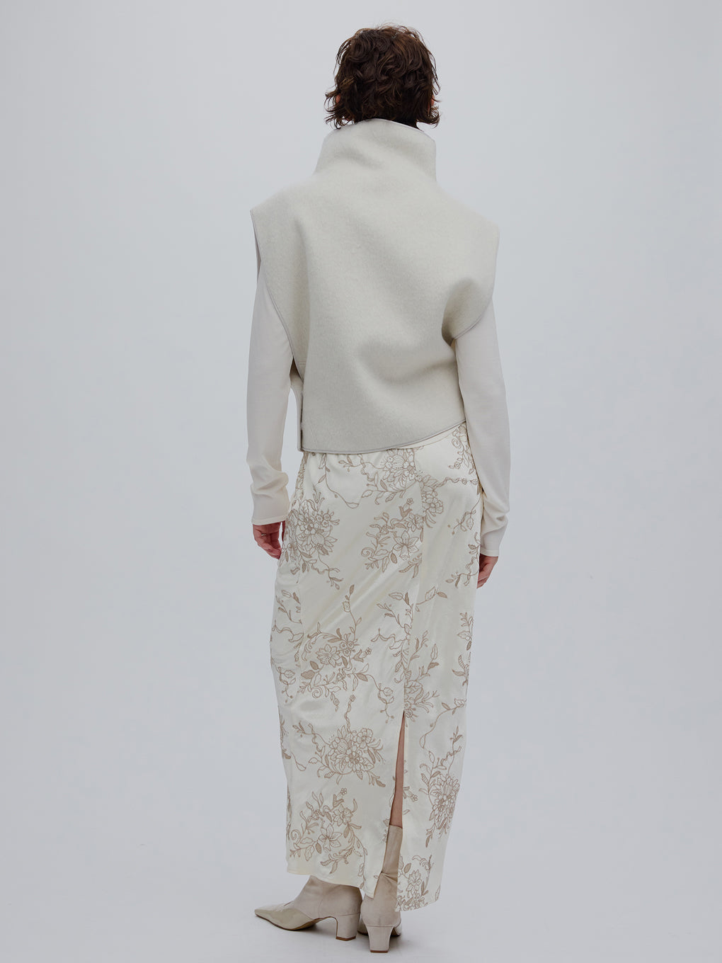 SEQUIN EMBROIDERY SATIN SKIRT