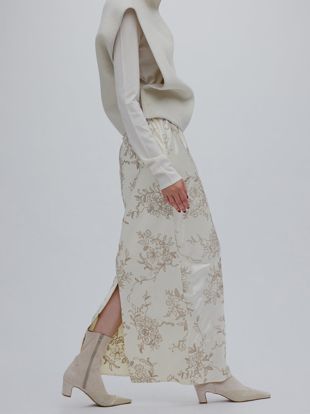 SEQUIN EMBROIDERY SATIN SKIRT