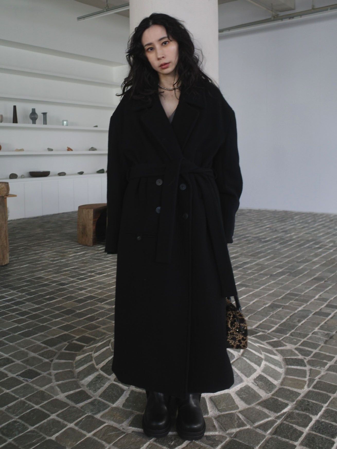 WIDE SHOULDER WOOL CHESTER COAT