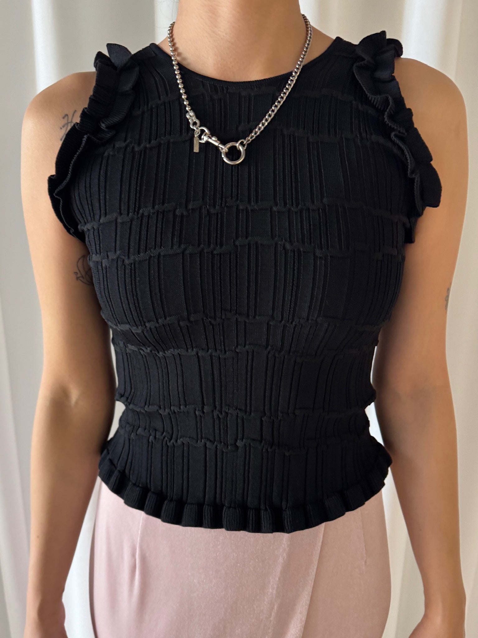 MEDI 2WAY WAVY FRILL KNIT TOP