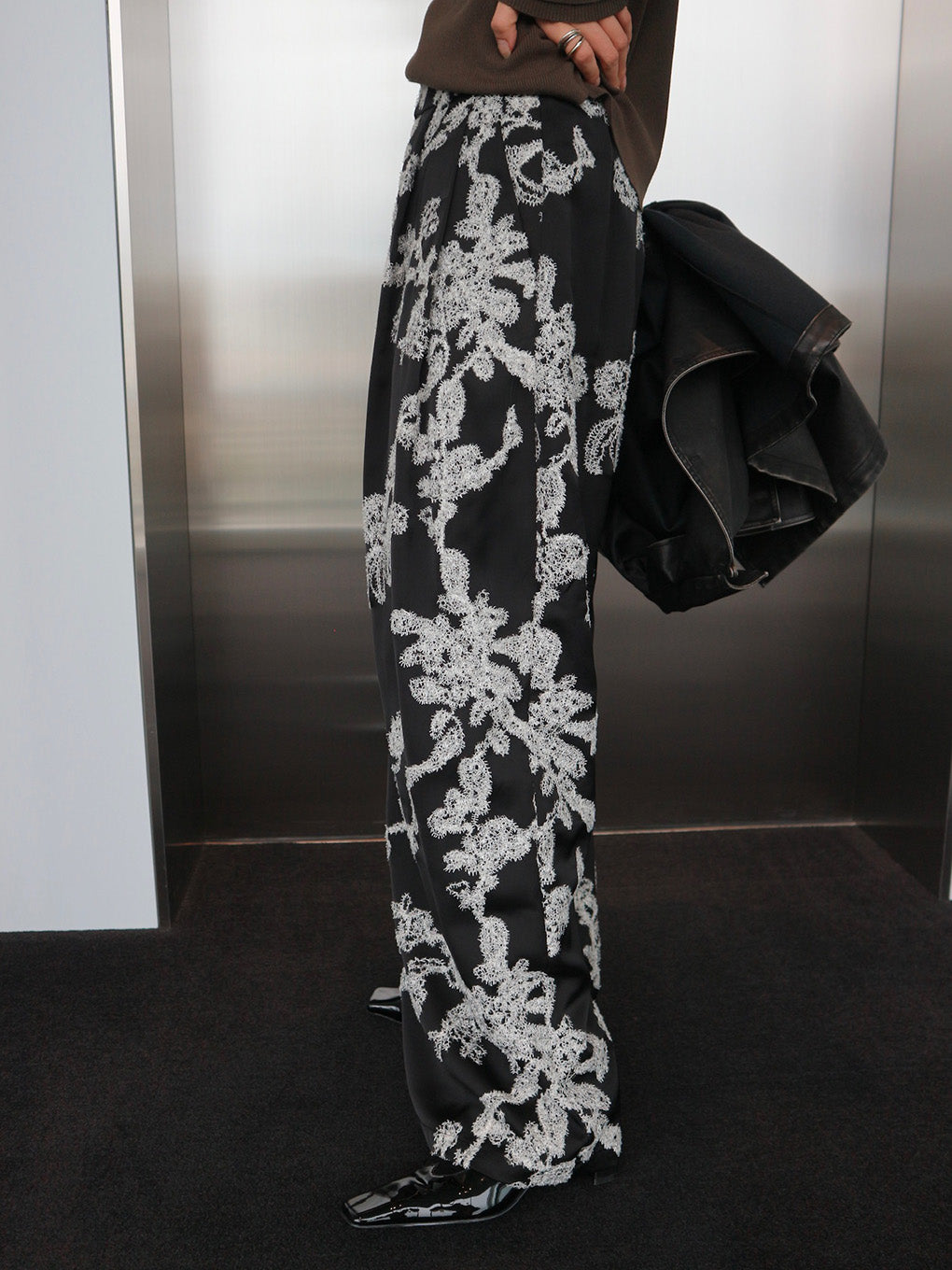 MOLE YARN EMBROIDERY SATIN PANTS