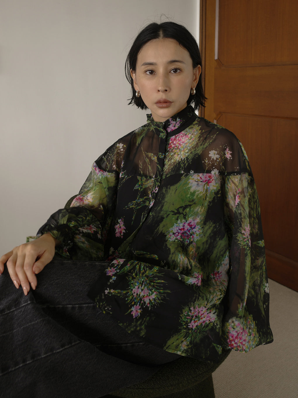 2WAY HOLOGRAM FLOWER SHEER BOW TIE SHIRT