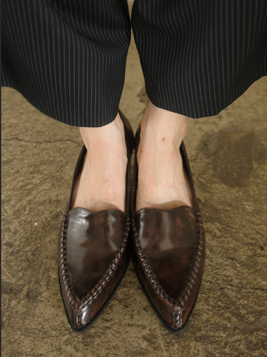 UND BLANKET STITCH LOAFER PUMPS