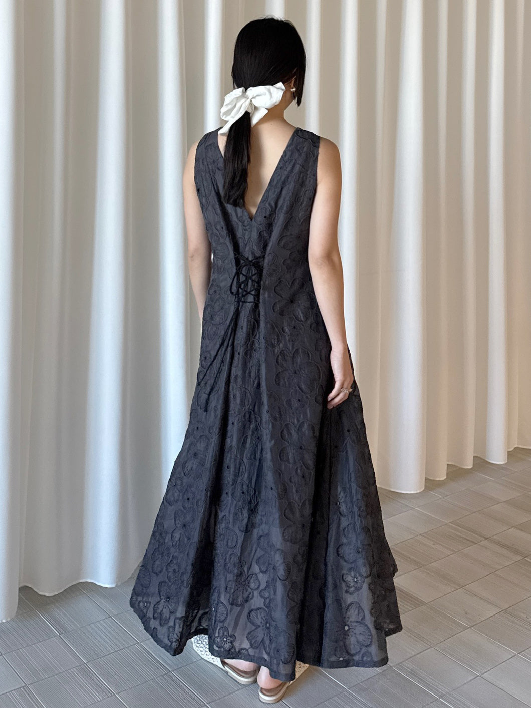 MEDI EMBROIDERY BACK LACE UP DRESS