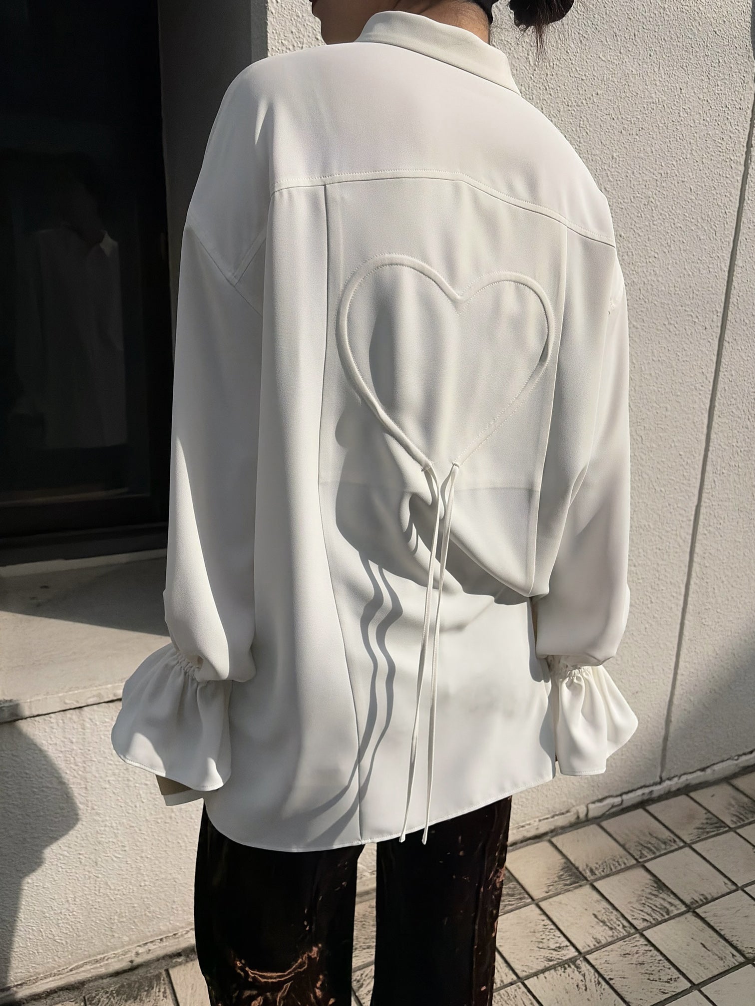 BACK HEART DESIGN OVER BLOUSE