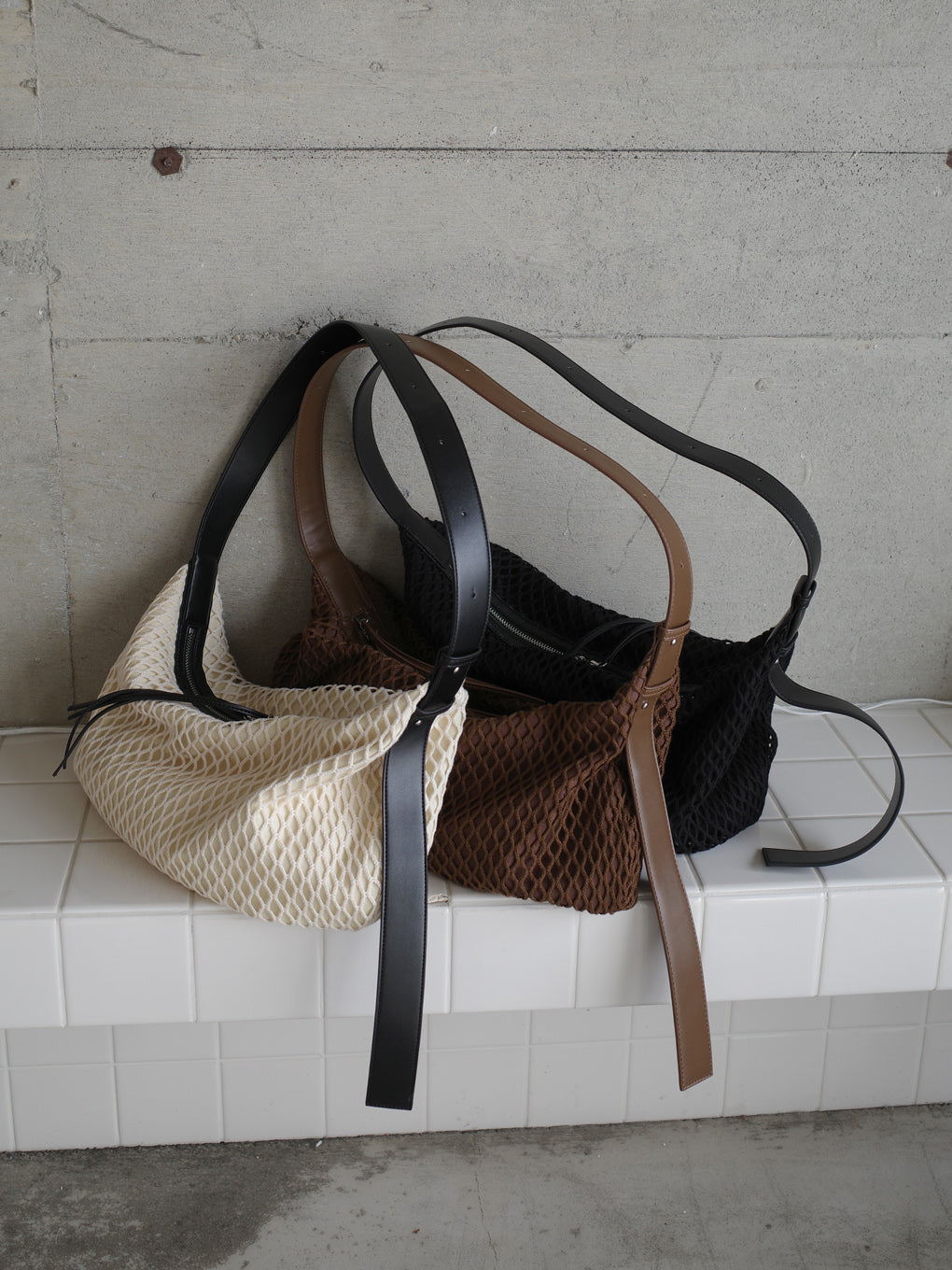 MEDI MESH ROUND SHOULDER BAG