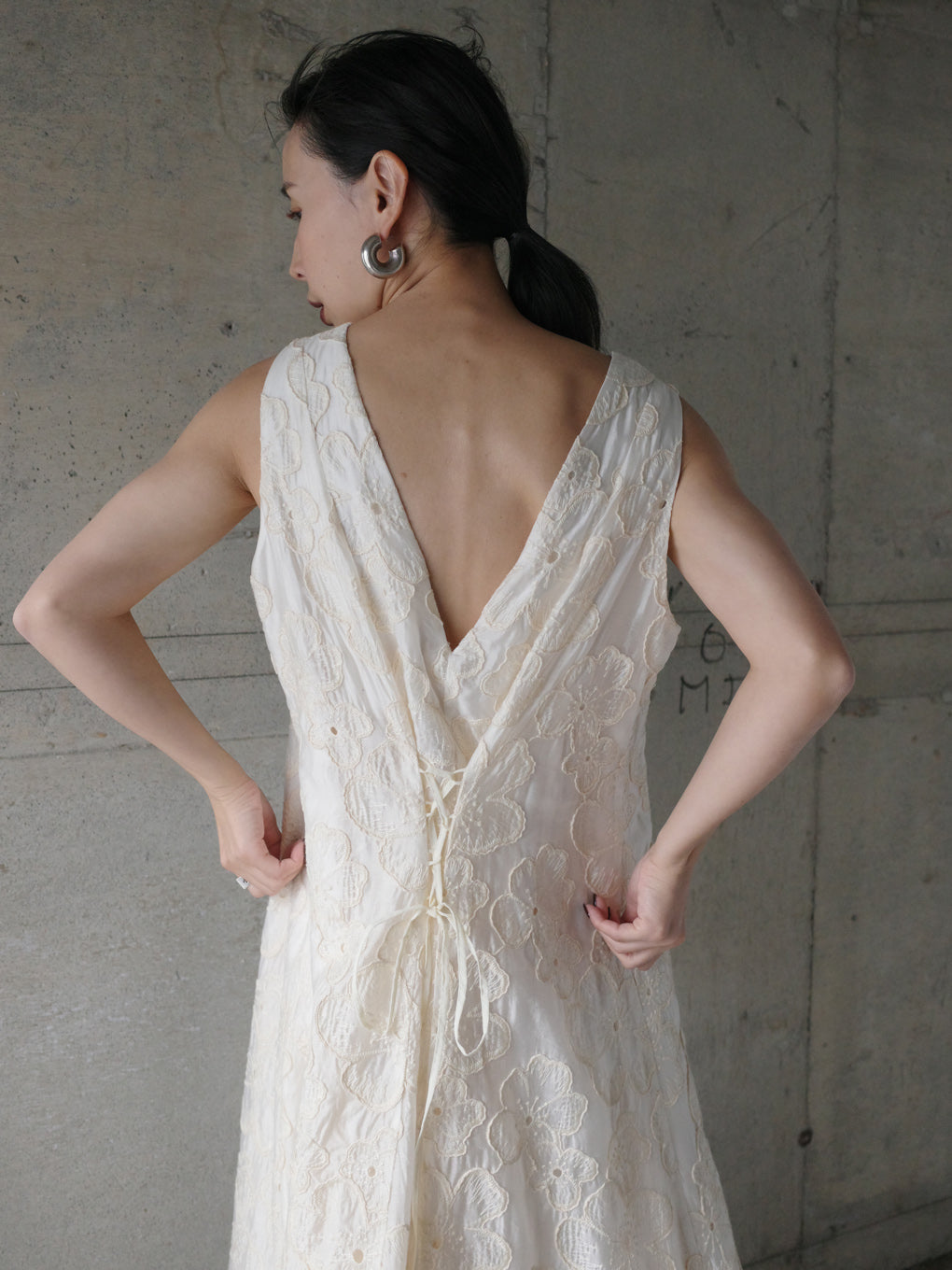 MEDI EMBROIDERY BACK LACE UP DRESS