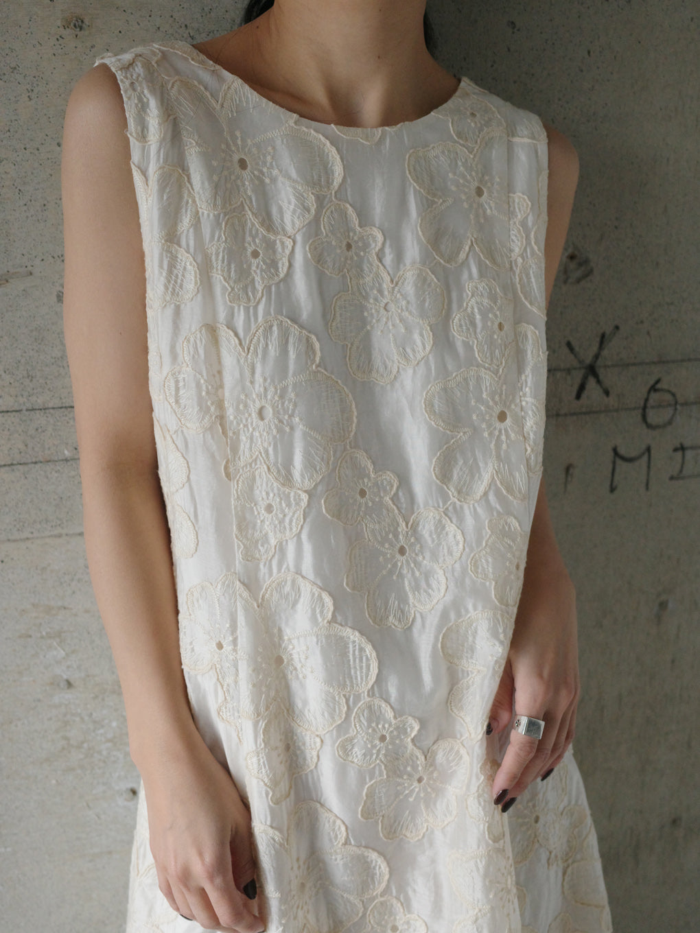 MEDI EMBROIDERY BACK LACE UP DRESS