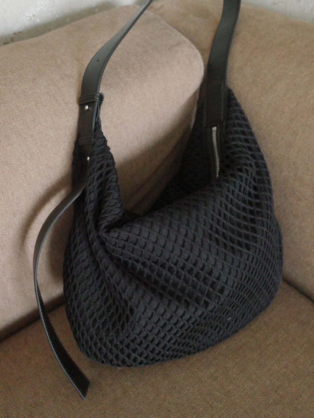 MEDI MESH ROUND SHOULDER BAG