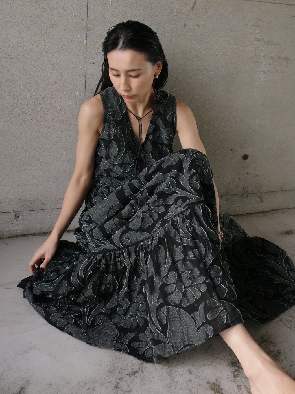 MEDI KITTY V NECK DRESS