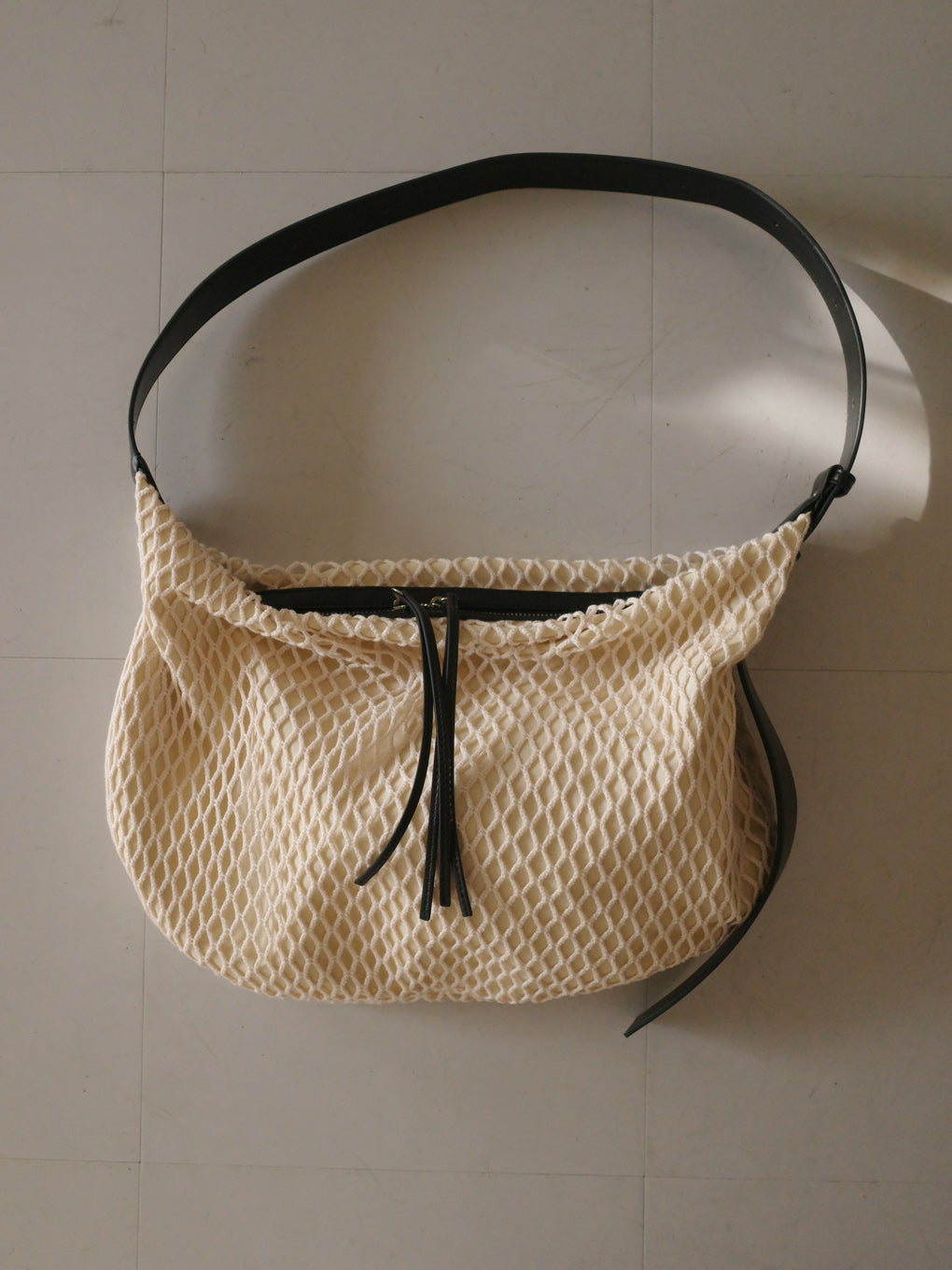 MEDI MESH ROUND SHOULDER BAG