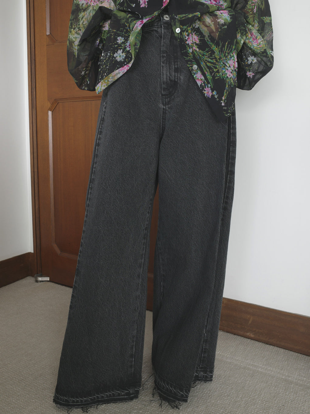 SIDE TUCK WIDE FLAIR DENIM PANTS
