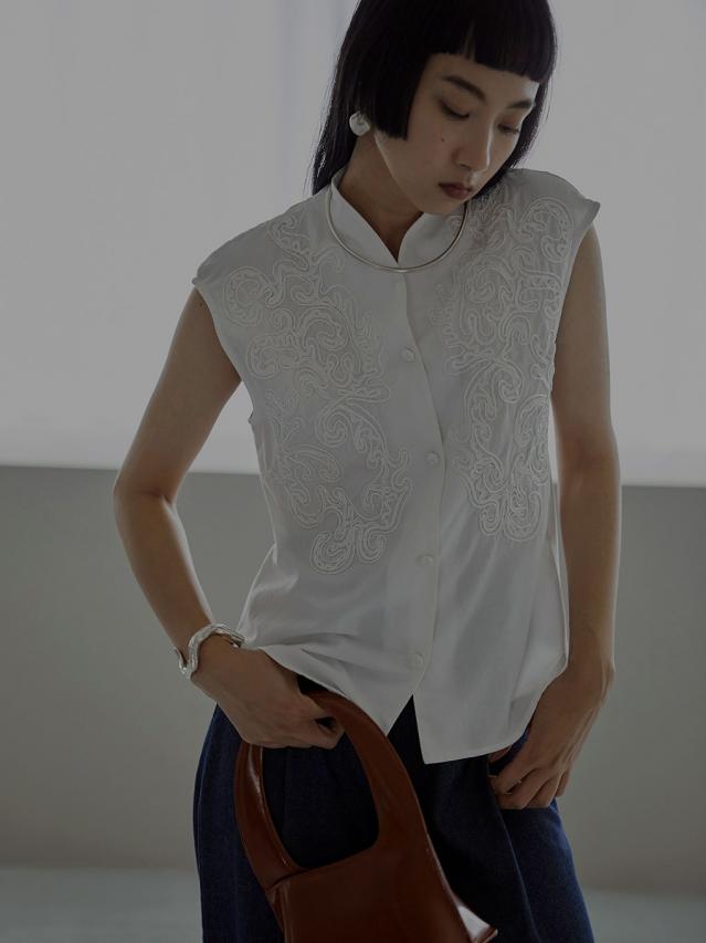 CODE EMBROIDERY TOP